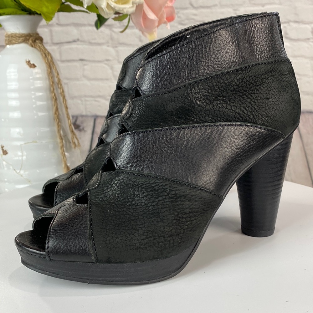 FOSSIL Black Leather & Suede Back Zip Up High Heels